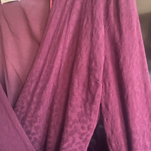 Francesca’s Mi Ami Burgundy Wrap Dress. Size Small. - Picture 9 of 11